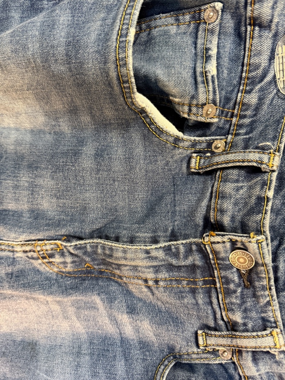 Levi's 502 Straight Leg Jeans in Medium Blue Wash - Picture 2 of 8